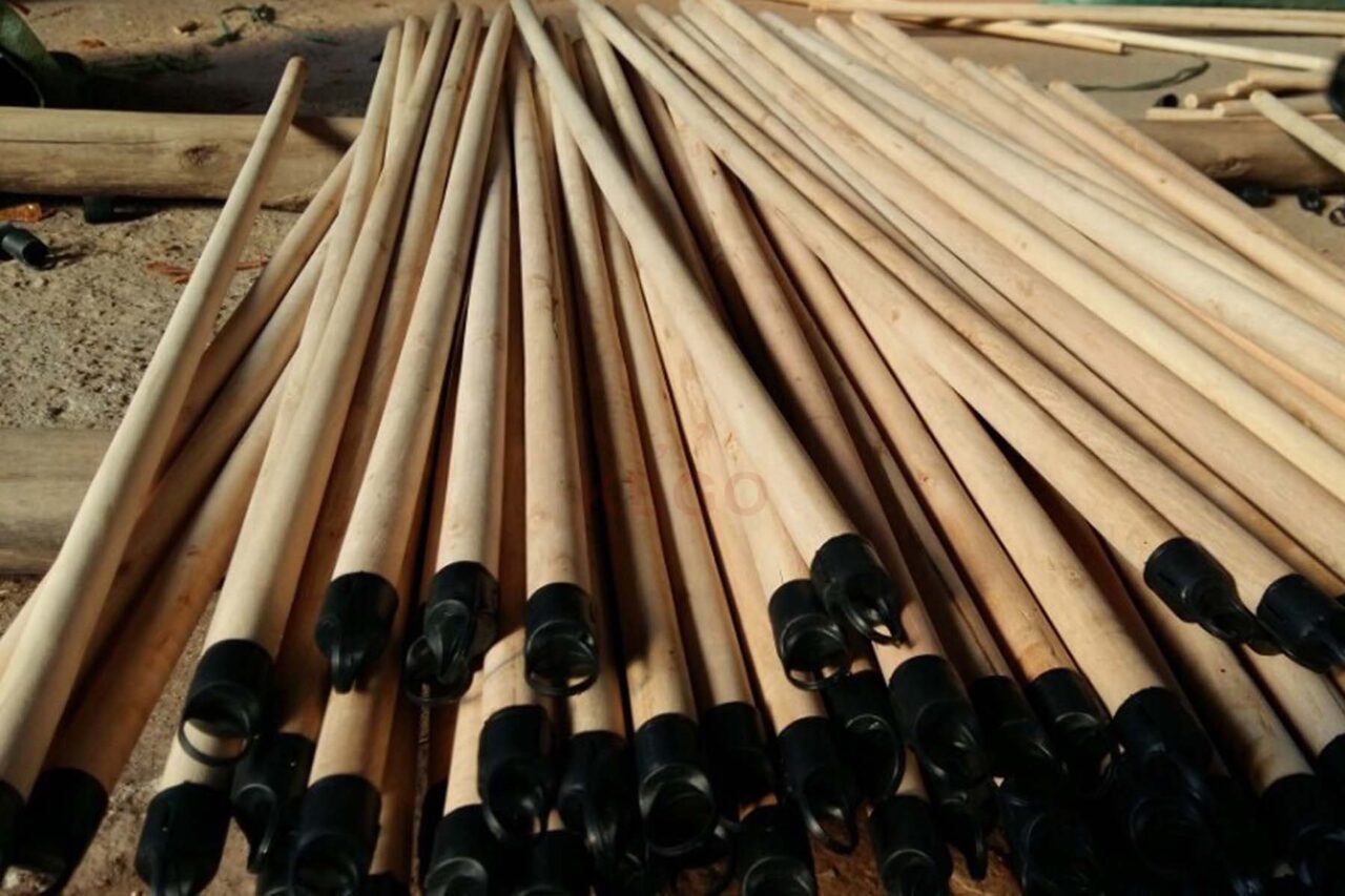 Broom Handle Wooden N1