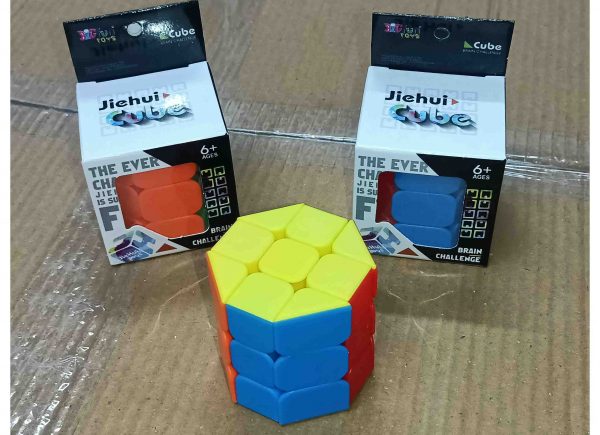 Jiehui Dotted Cubes