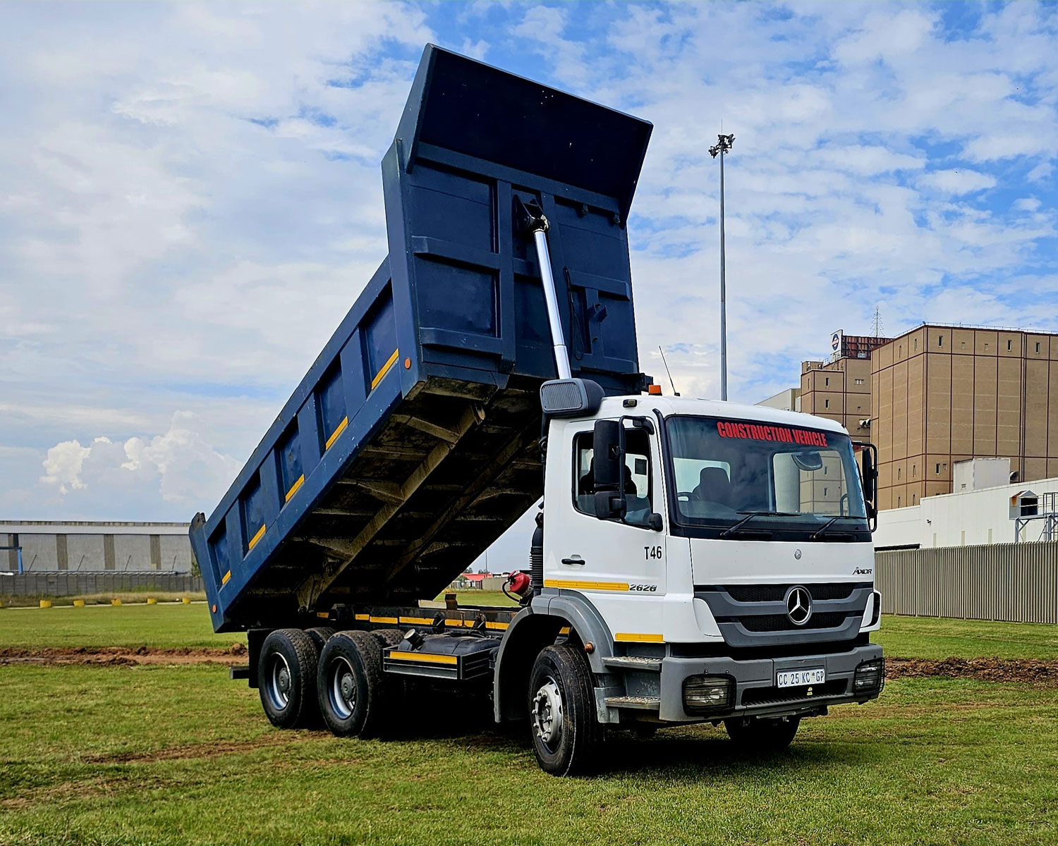 Tipper Truck 1002
