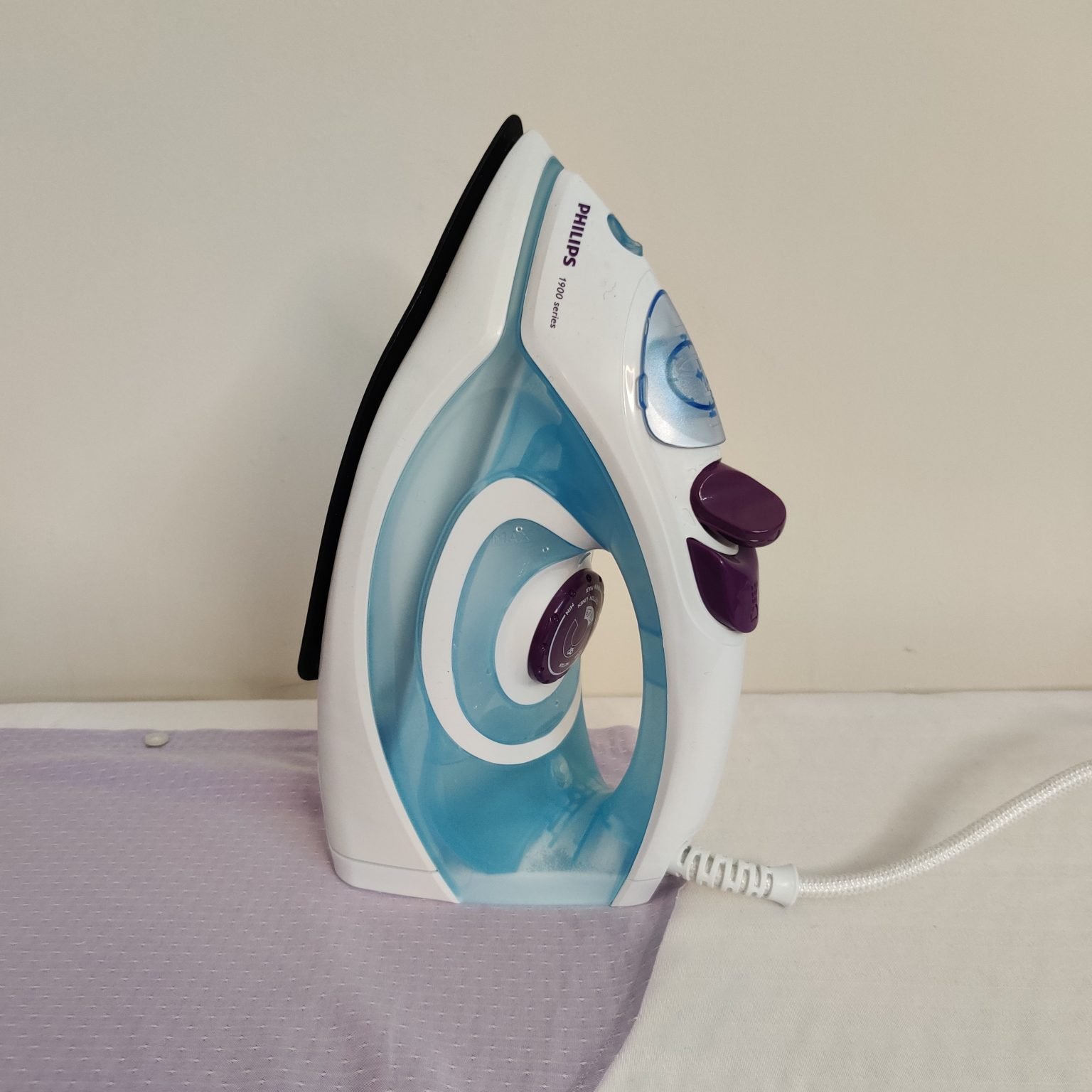 Gretchen Iron Box W/Spray -Blue