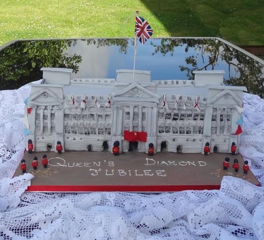 queen palace cake